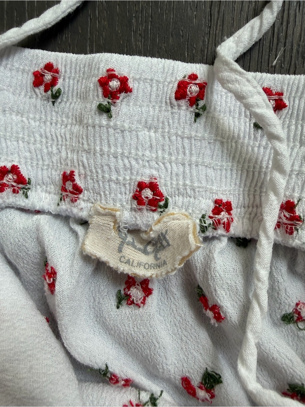 Brandy Melville John Galt white and red floral front tie tank top - Picture 3 of 6